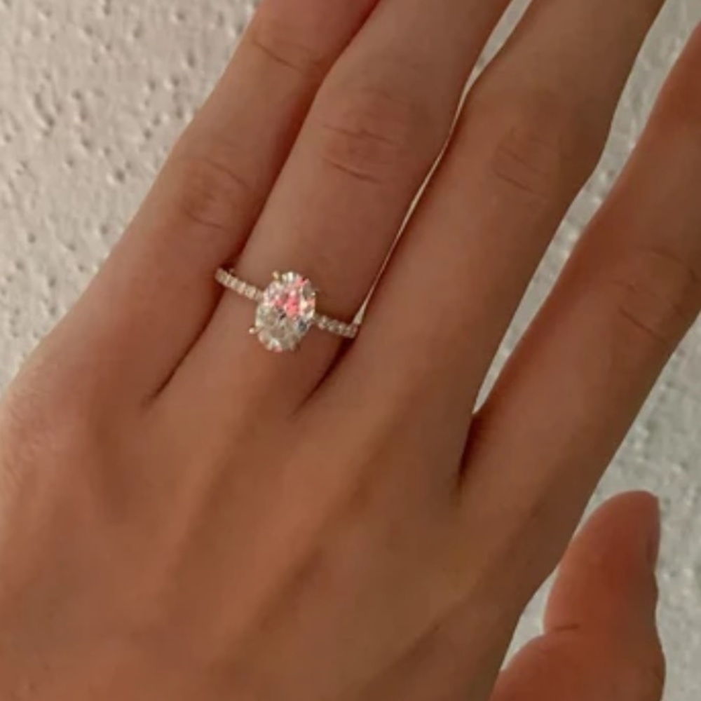 Beautiful Moissanite Engagement ring - Picture 8 of 8